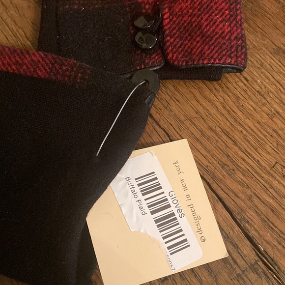 L.I.B. New York Red Buffalo Plaid Texting and Touch Screen Gloves NWT - Picture 4 of 4